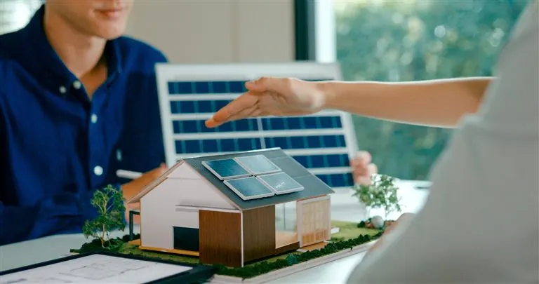 Energieberater begleitet den Förderprozess bei der Dachsanierung